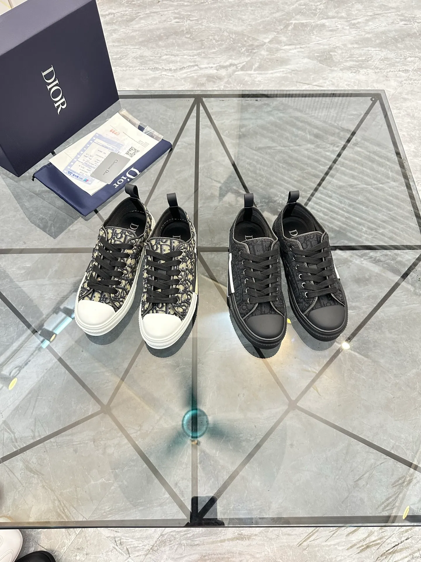 Selling men's shoes 💰: 💰P420¥ Product trademark: Dio* "Dior*" low-top casual shoes Regular size: 36-45 (can be customized to 46) Couple style B23 Product materials: Upper imported original fabric, breathable lining, original outsole. No.: 007